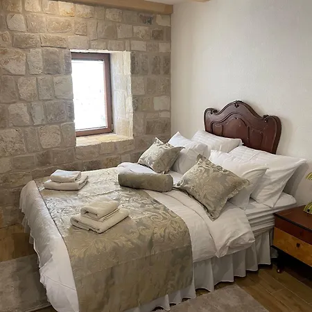 Fogadó Castle *