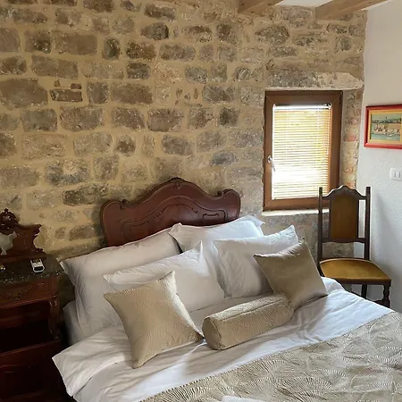 Fogadó Castle