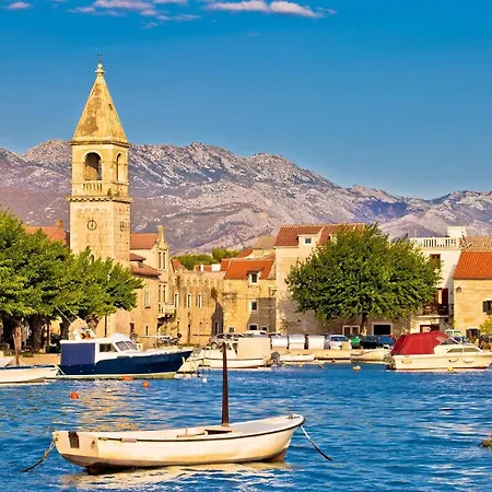 Castle * Kastela